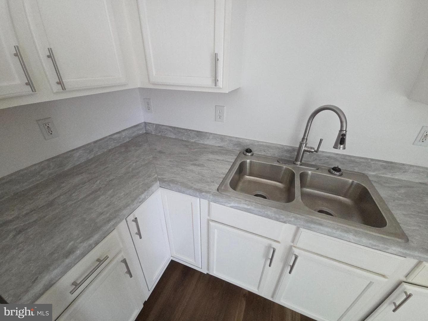 409 Franklin Avenue photo 10