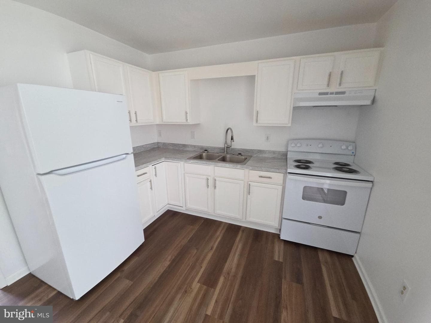 409 Franklin Avenue photo 8