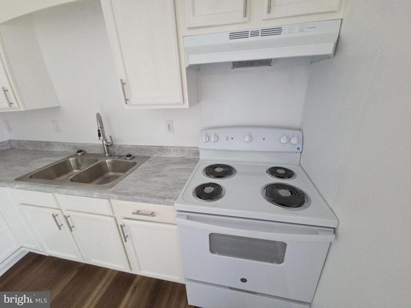 409 Franklin Avenue photo 9