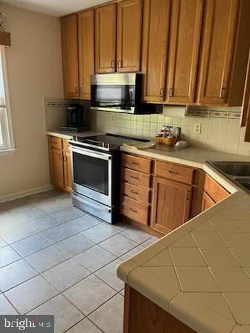 1012 E Schumaker Manor Drive photo 4