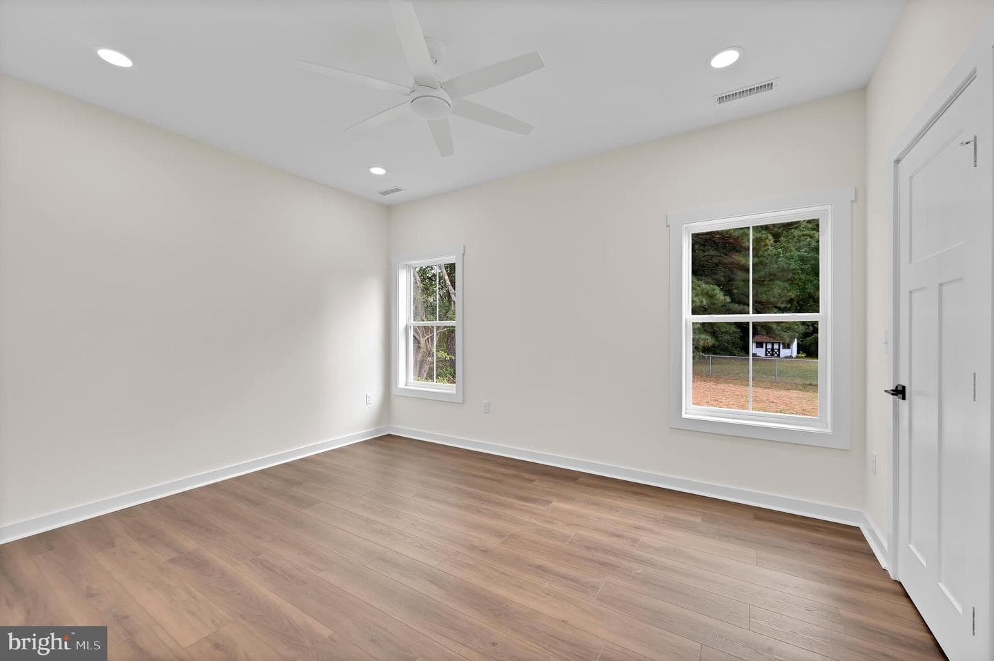 303 Viewfield Drive photo 10