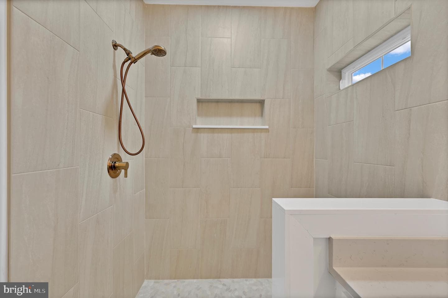 303 Viewfield Drive photo 12
