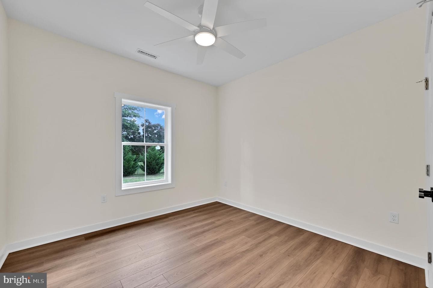 303 Viewfield Drive photo 8