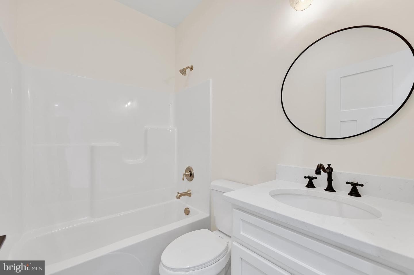303 Viewfield Drive photo 9