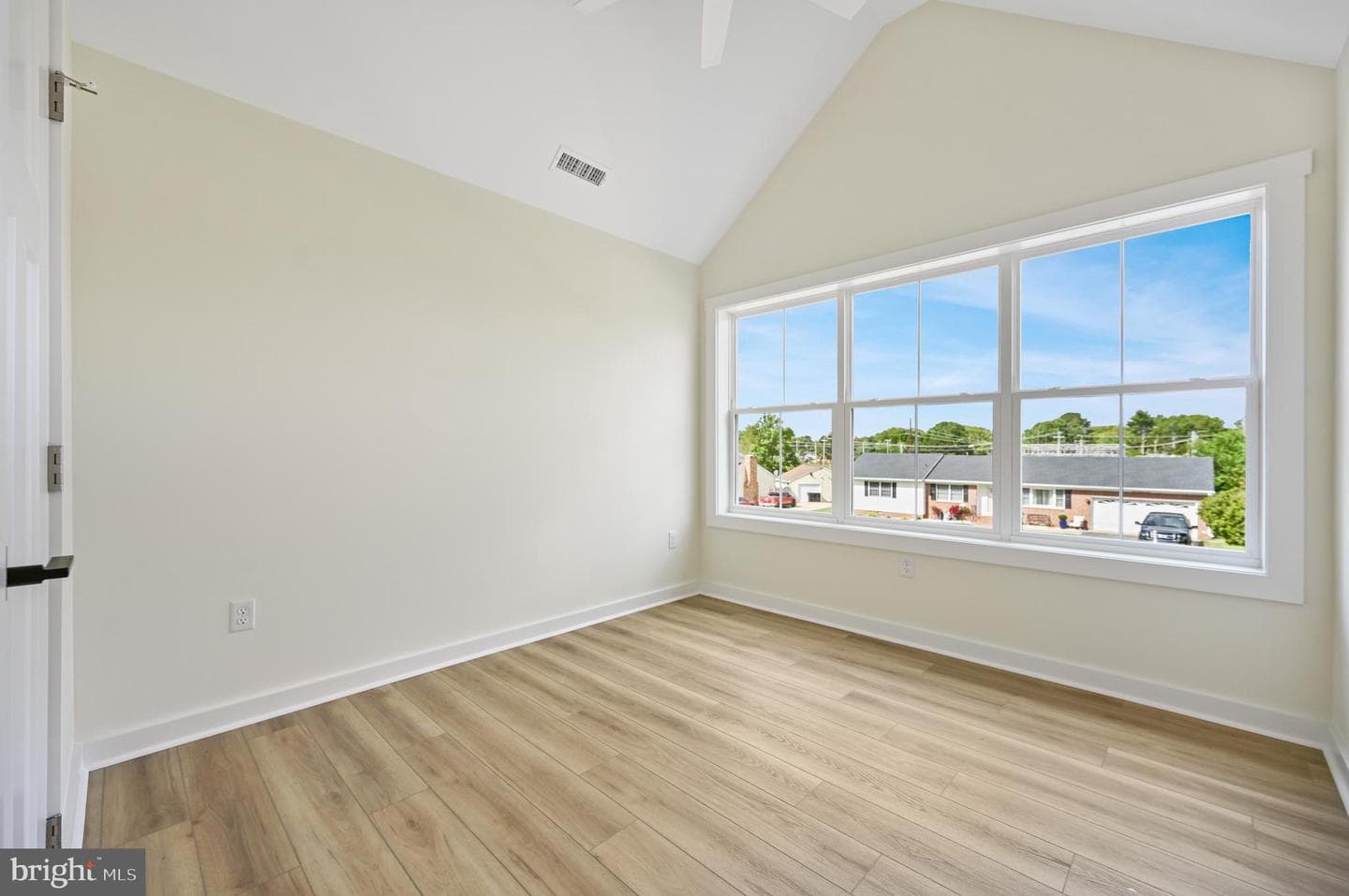 305 Viewfield Drive photo 12