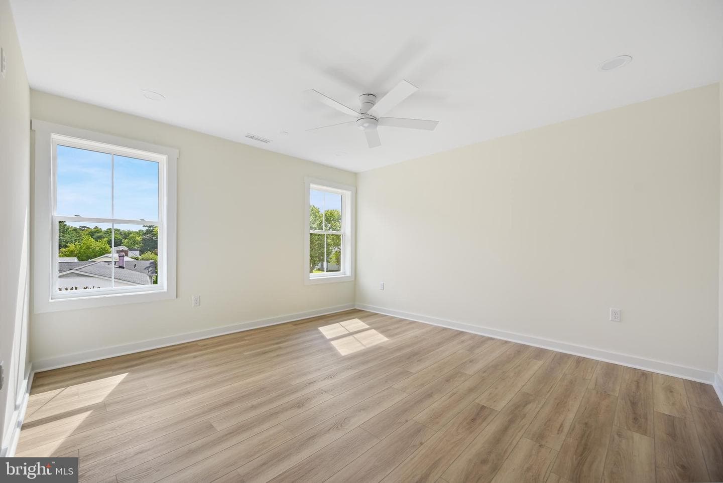 305 Viewfield Drive photo 14