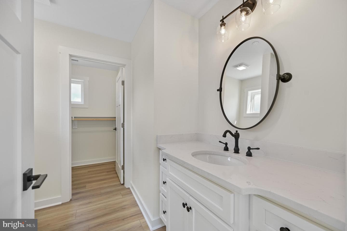 305 Viewfield Drive photo 16