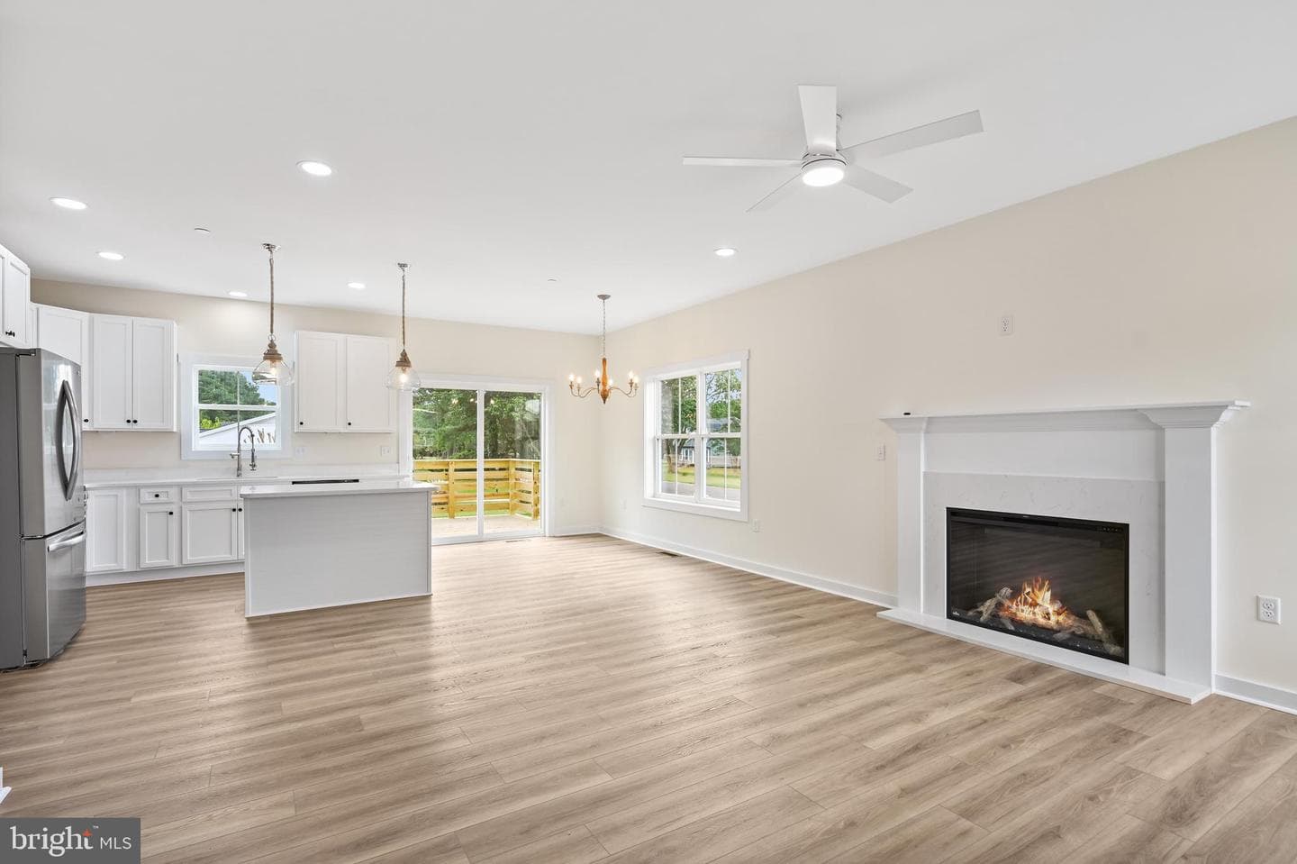 305 Viewfield Drive photo 2