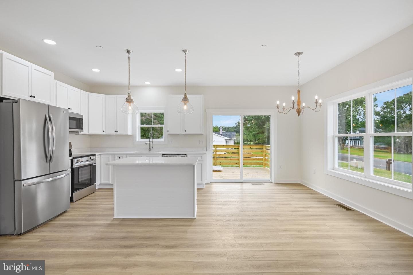 305 Viewfield Drive photo 3