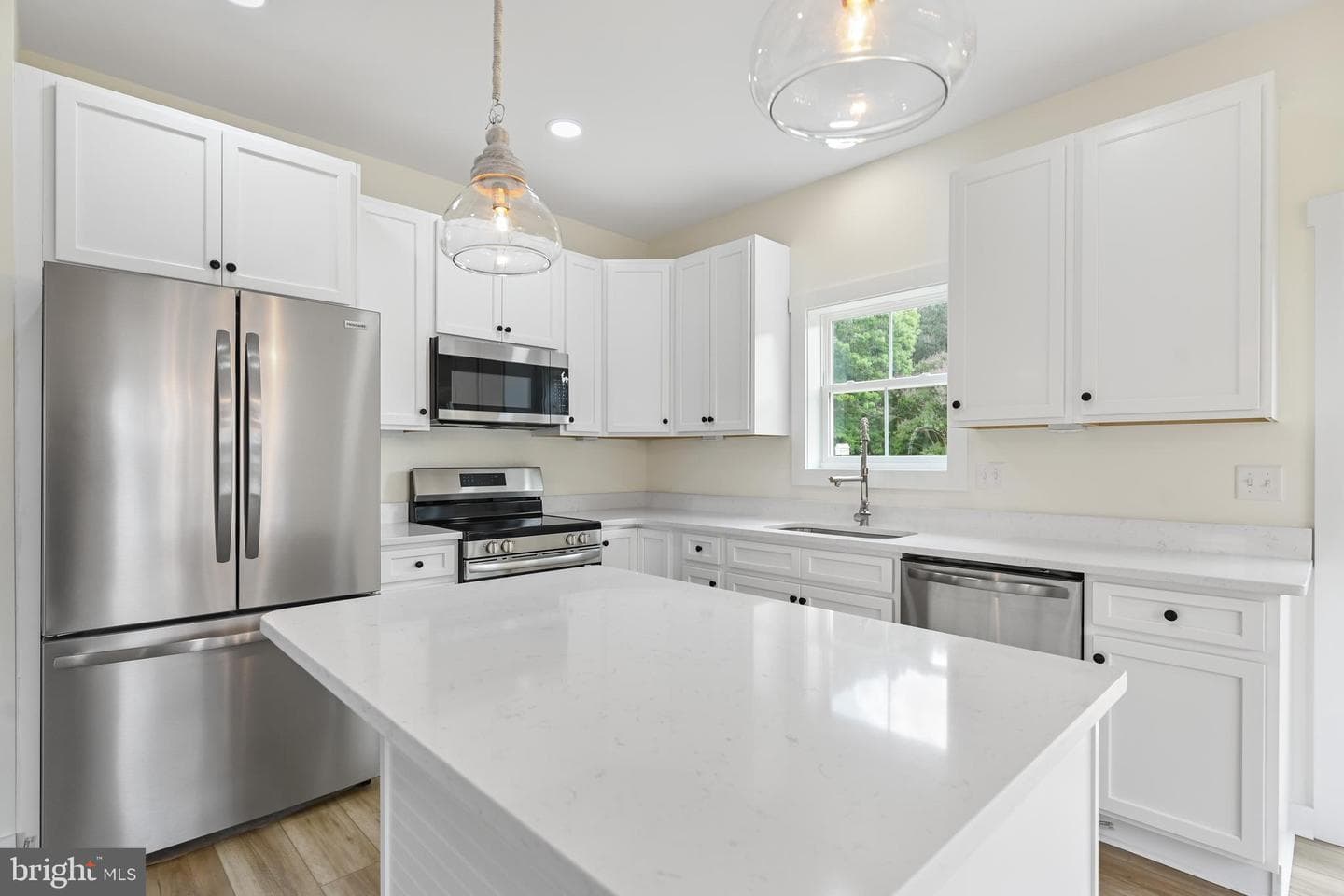 305 Viewfield Drive photo 4