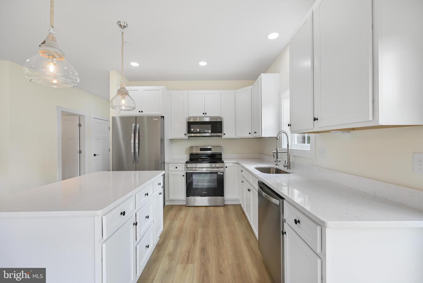 305 Viewfield Drive photo 5