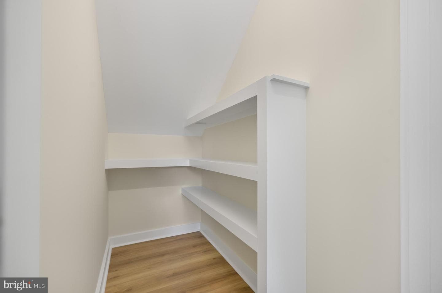 305 Viewfield Drive photo 6