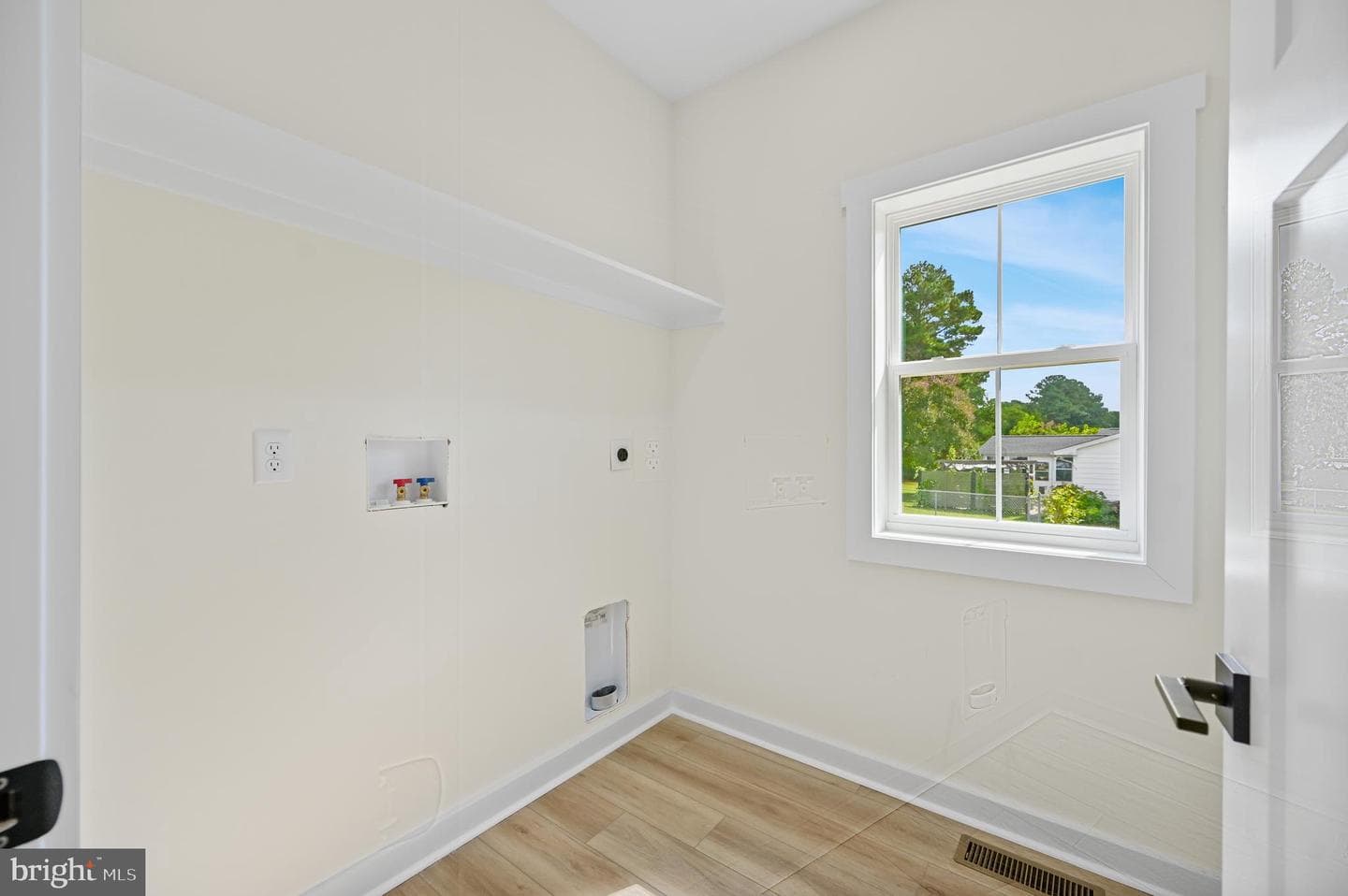 305 Viewfield Drive photo 9