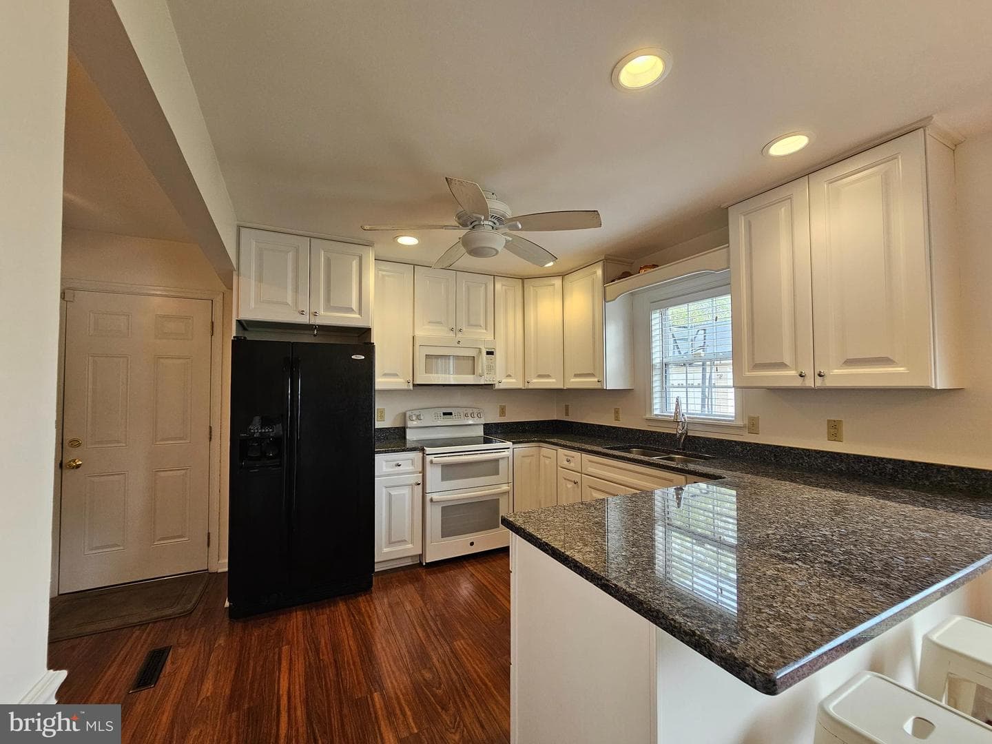 6136 Oxbridge Drive photo 7
