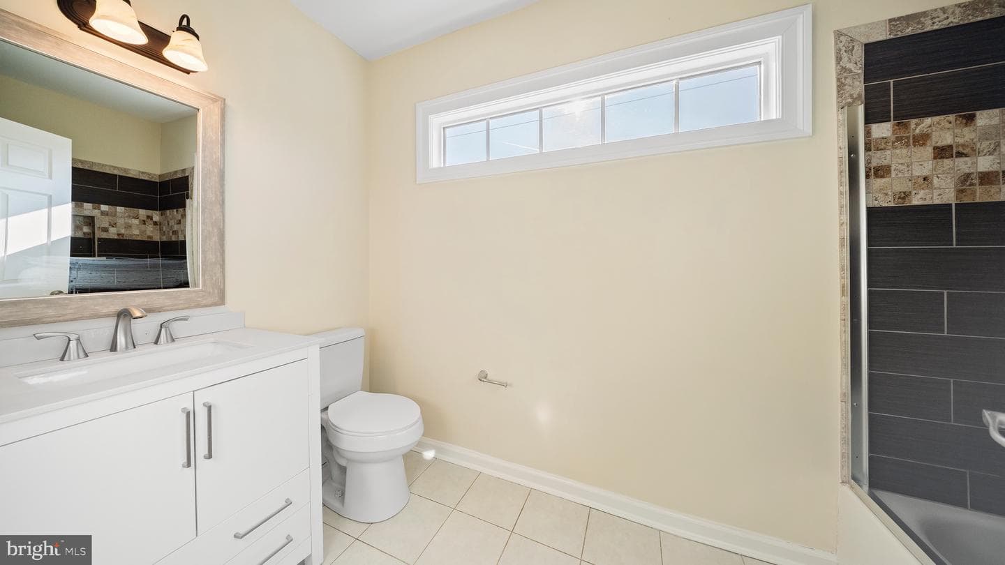 301 E Chestnut Street photo 27