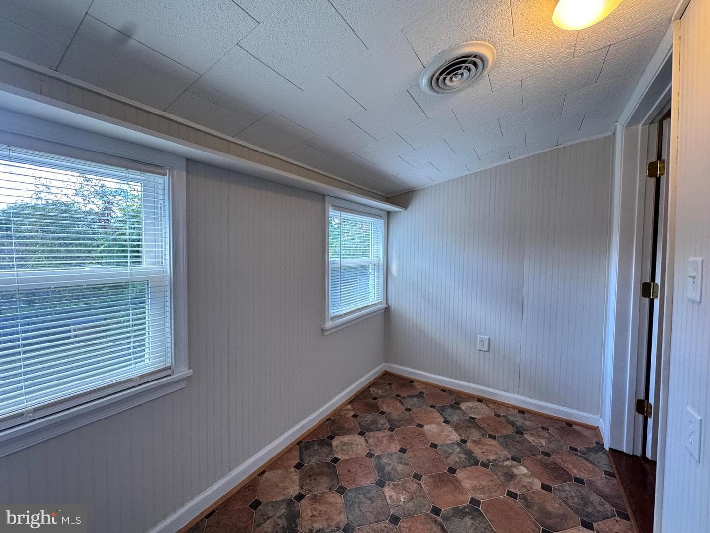 204 Holland Avenue photo 37
