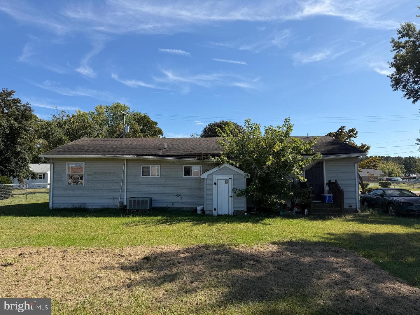 1023 Marquis Avenue photo 2