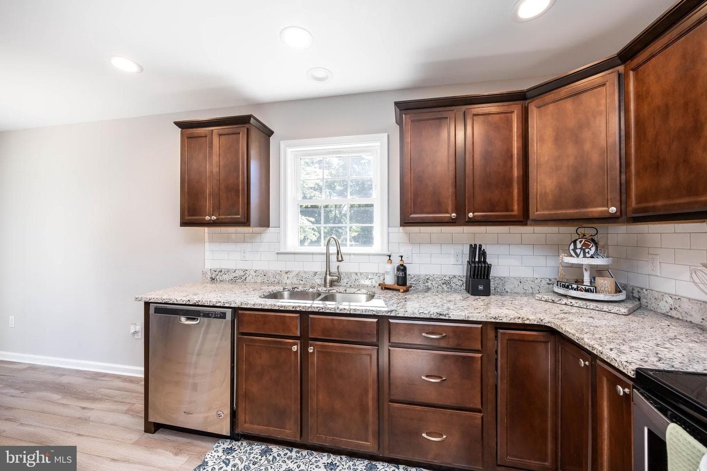 211 Moonglow Road photo 16