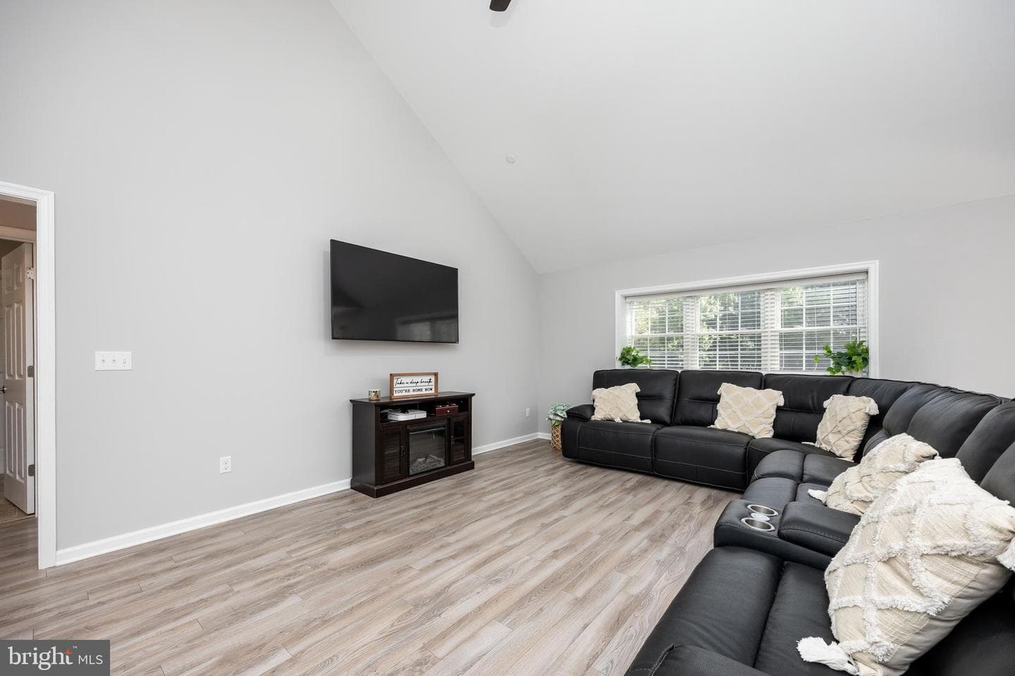 211 Moonglow Road photo 6
