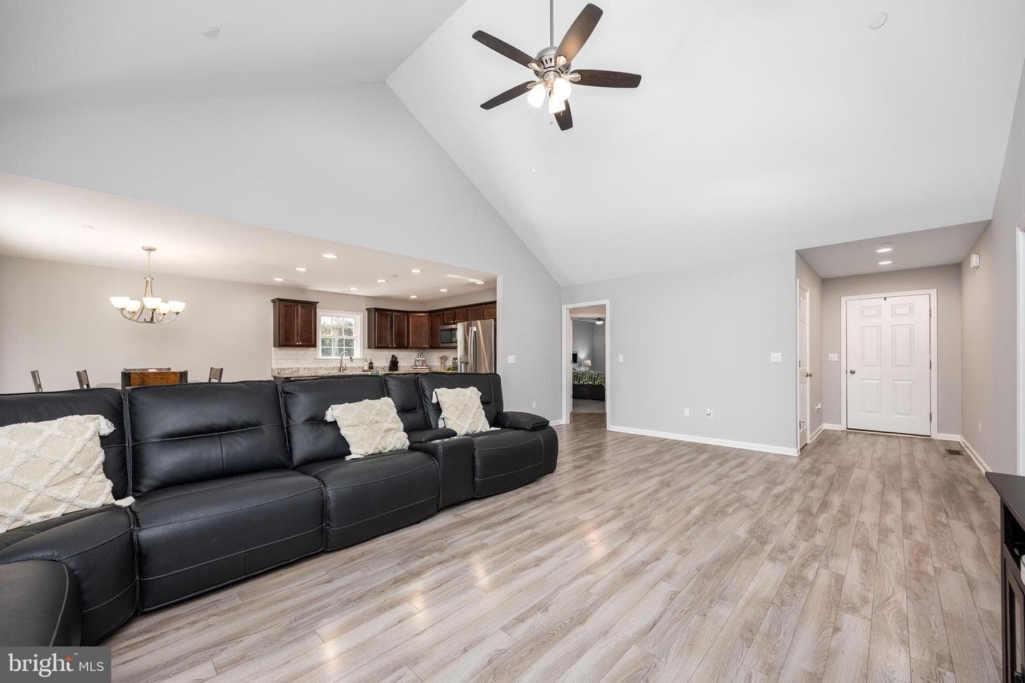 211 Moonglow Road photo 8