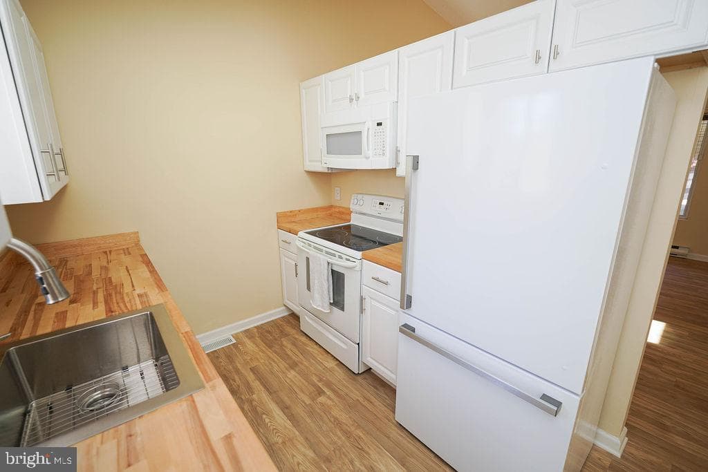 1207 Nimitz Court photo 10