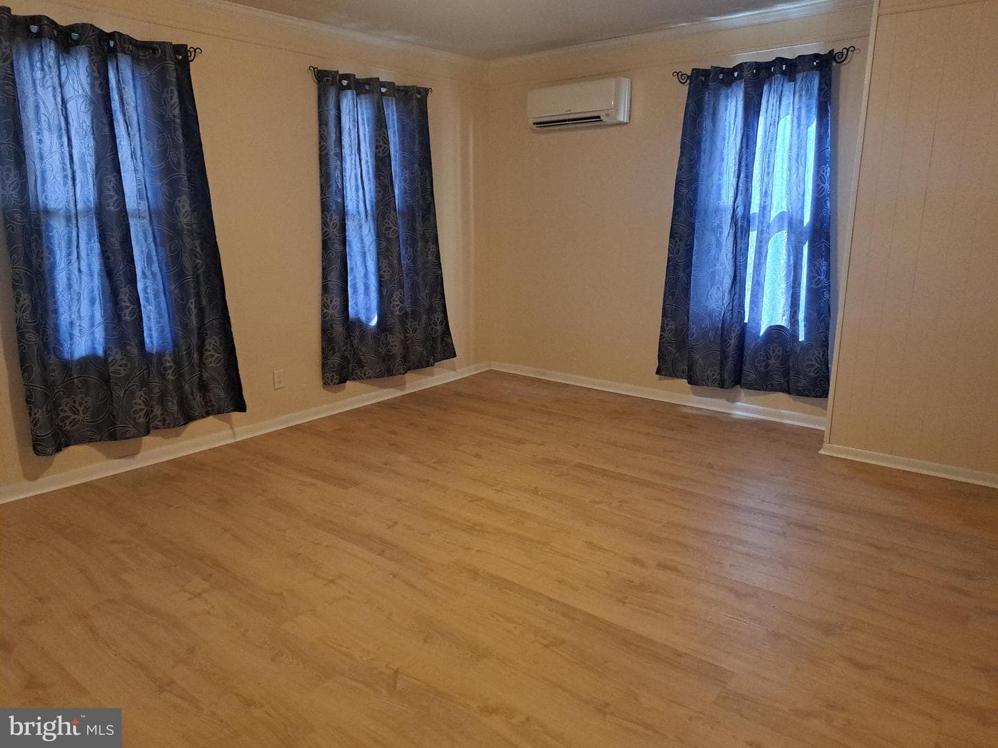 407 E East Street photo 3