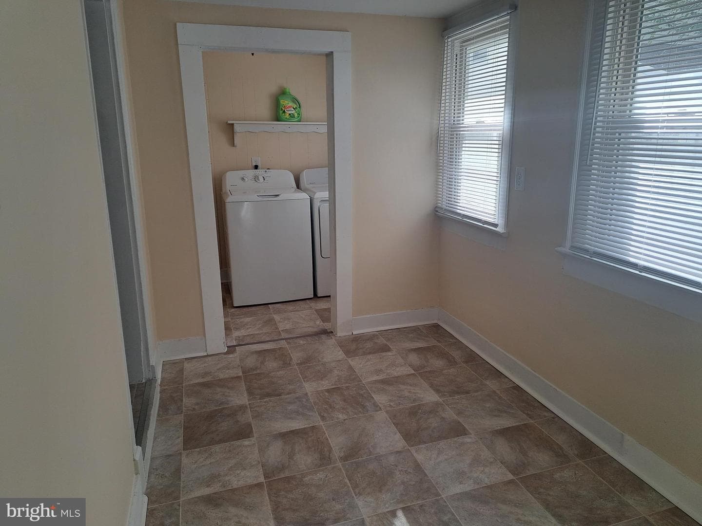 407 E East Street photo 8