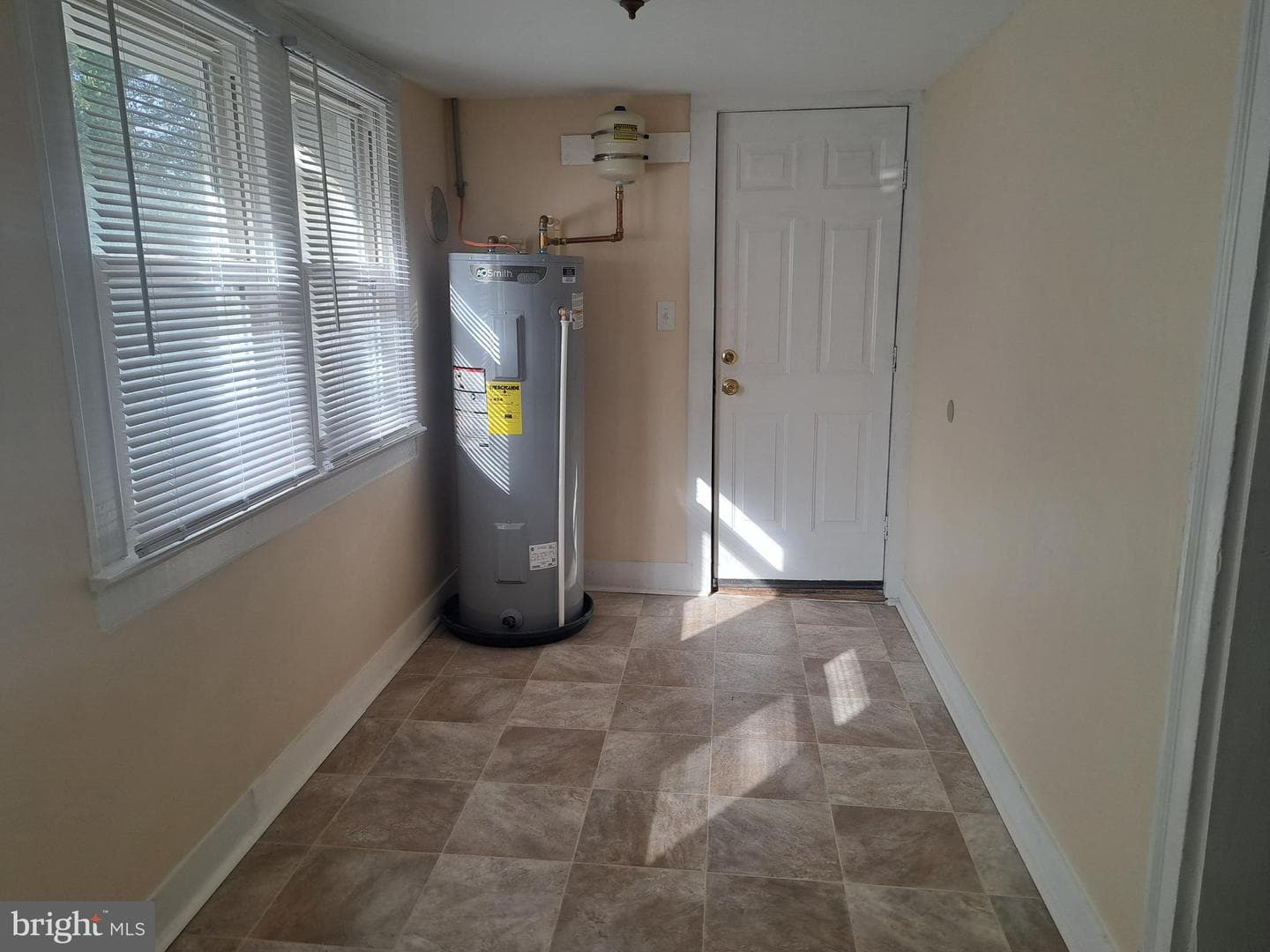 407 E East Street photo 9
