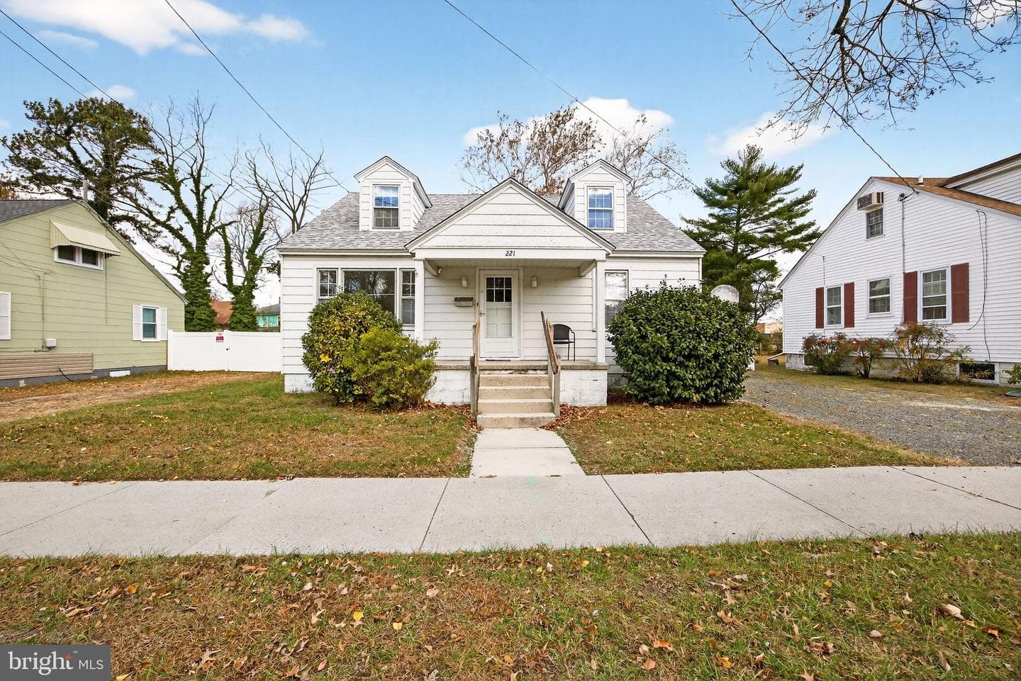 221 North Boulevard photo 1