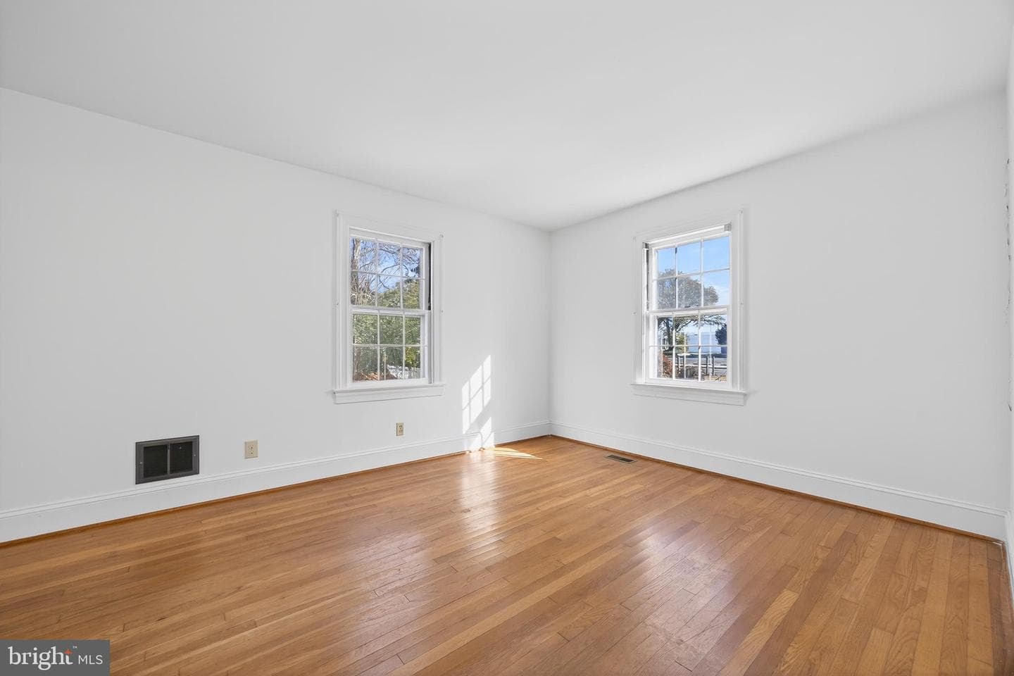 221 North Boulevard photo 24