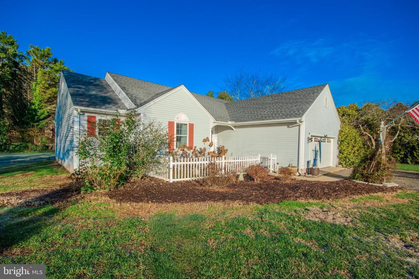 5520 Cedarcrest Road photo 2