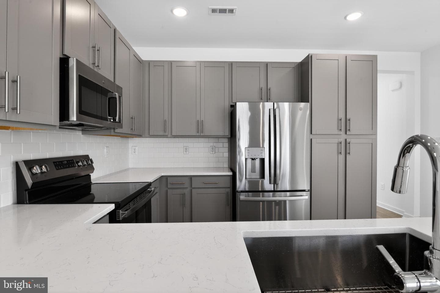 214 Clement Loop photo 6