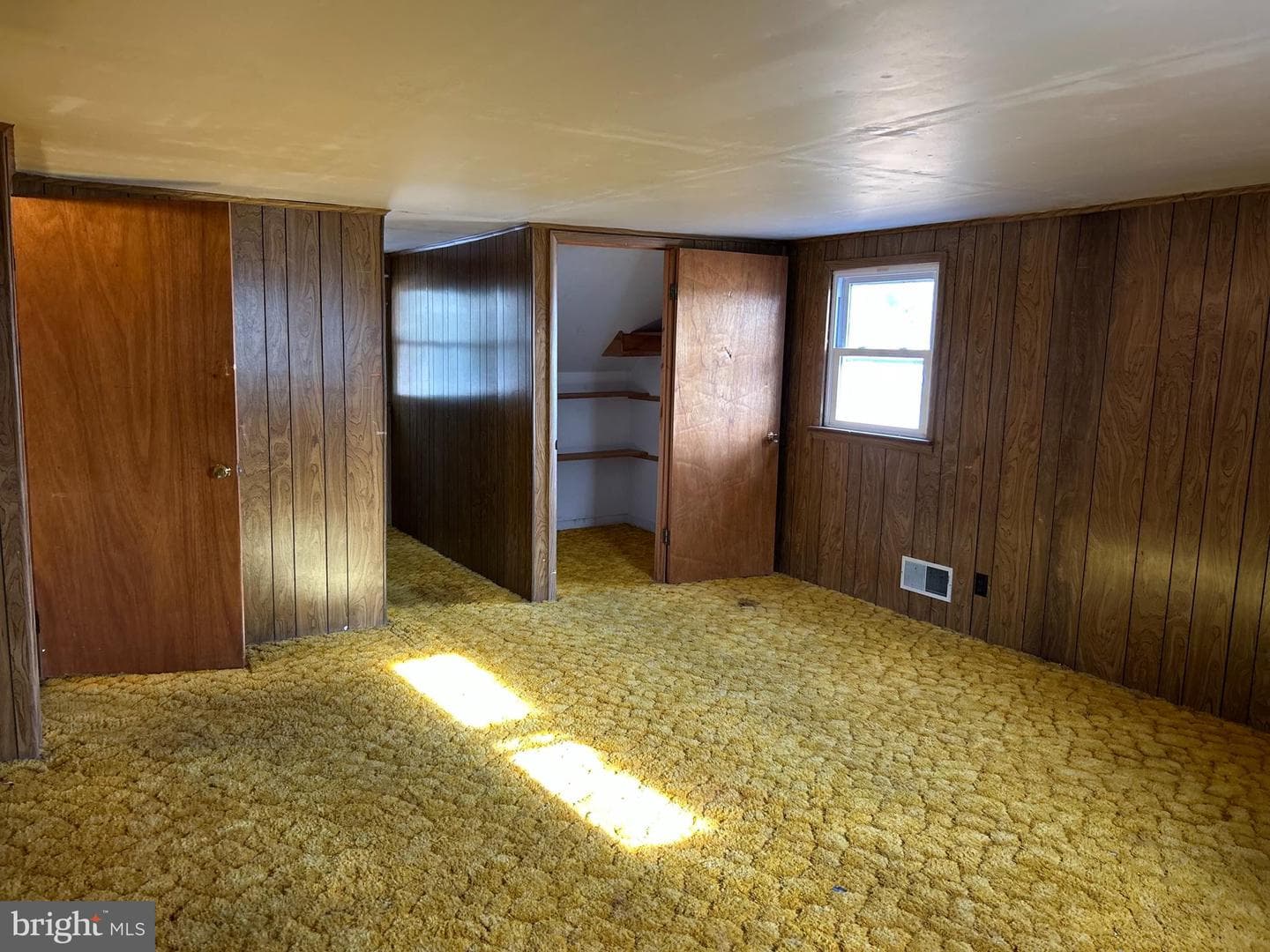 406 Grove Place photo 11