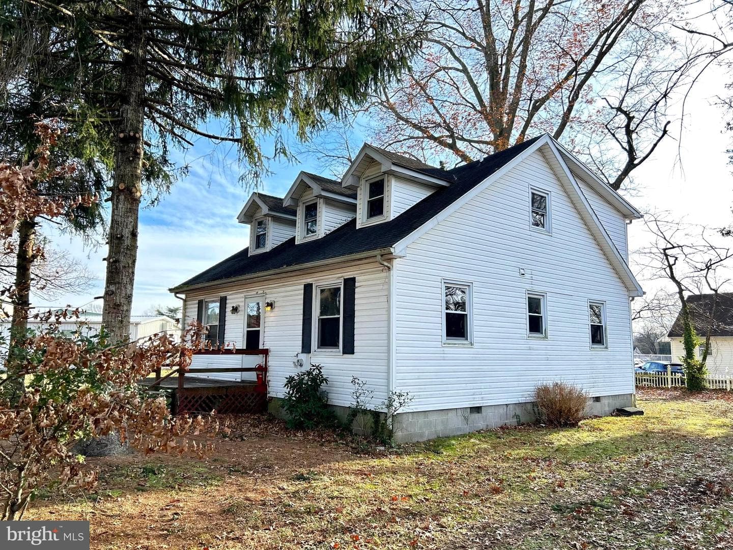 406 Grove Place photo 3