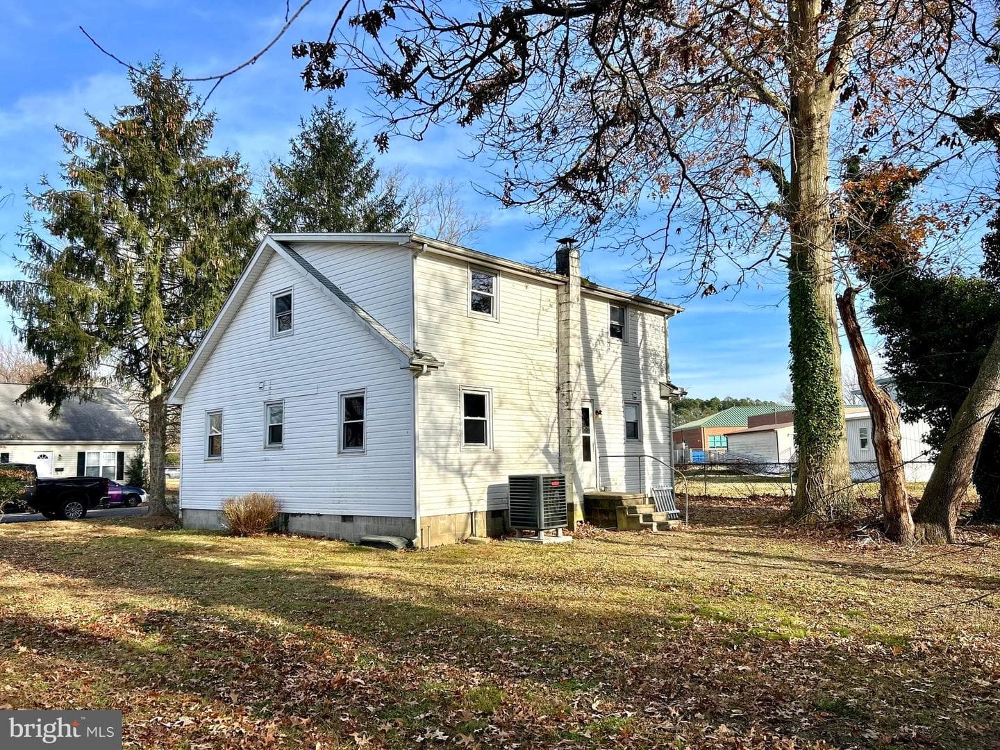 406 Grove Place photo 4