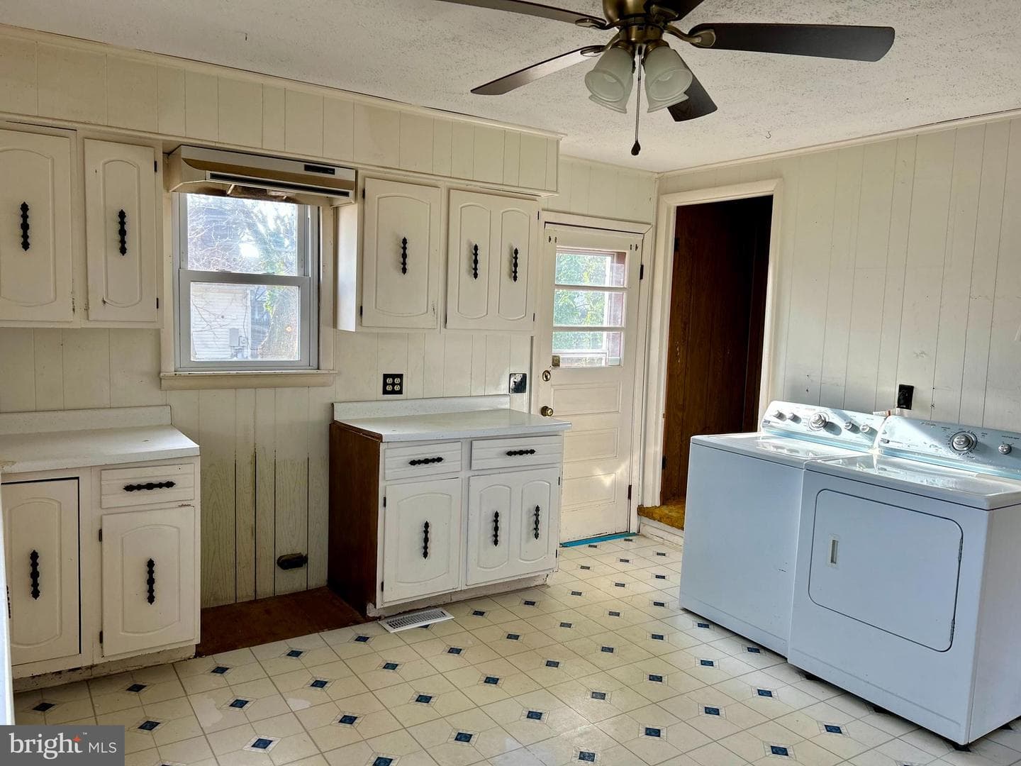 406 Grove Place photo 6