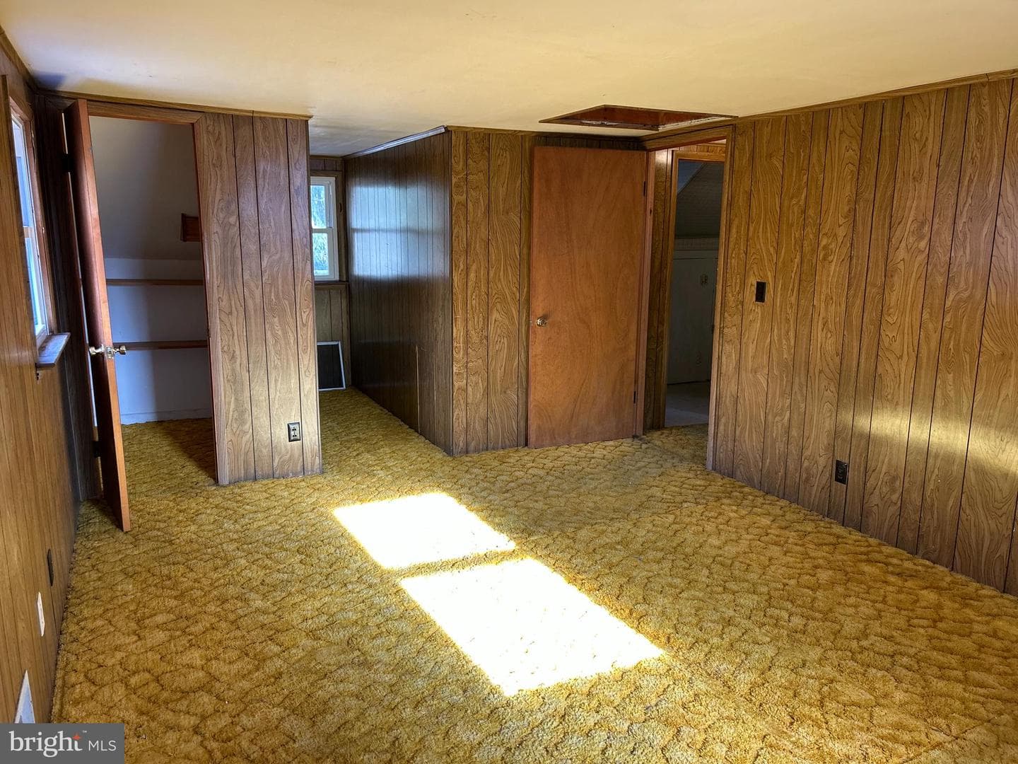 406 Grove Place photo 9