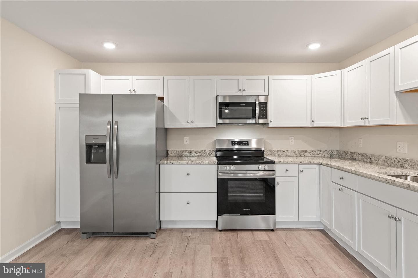 800 East Road photo 14