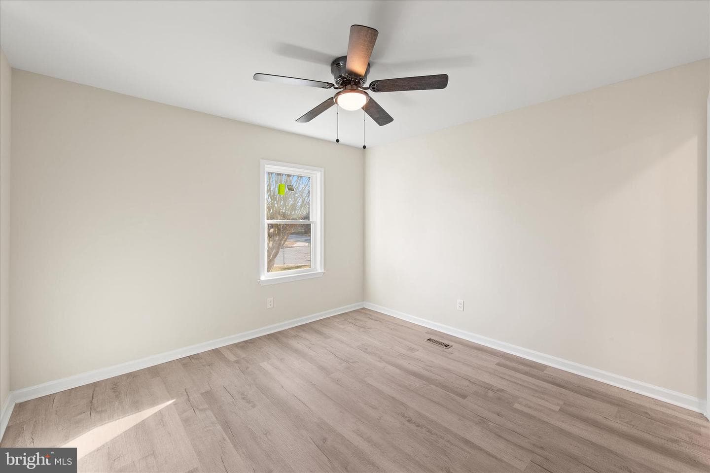 800 East Road photo 15