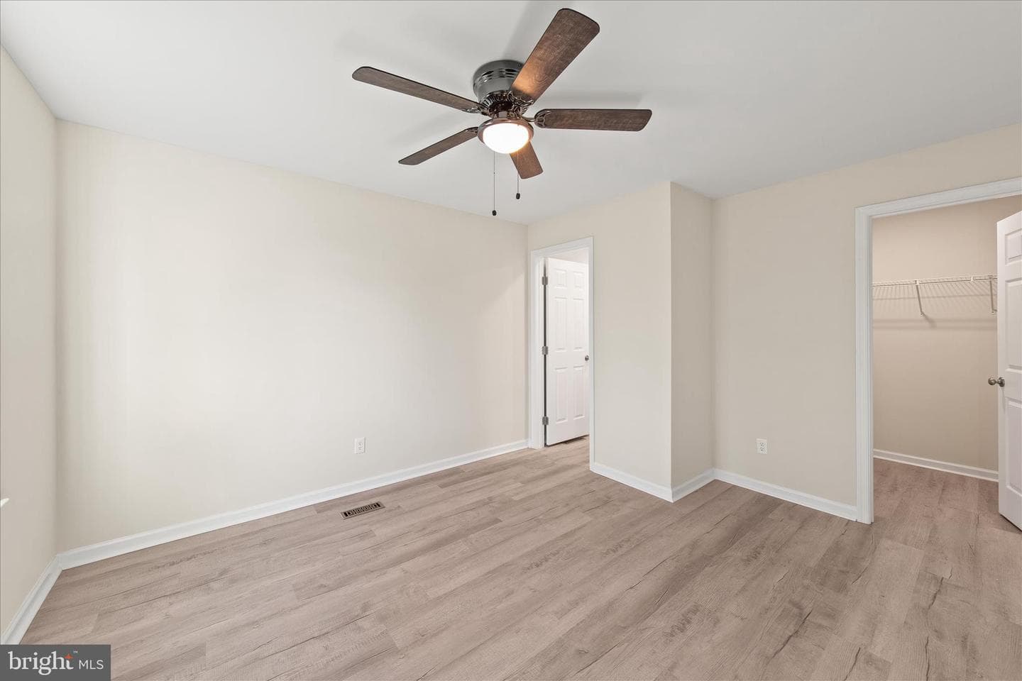 800 East Road photo 16