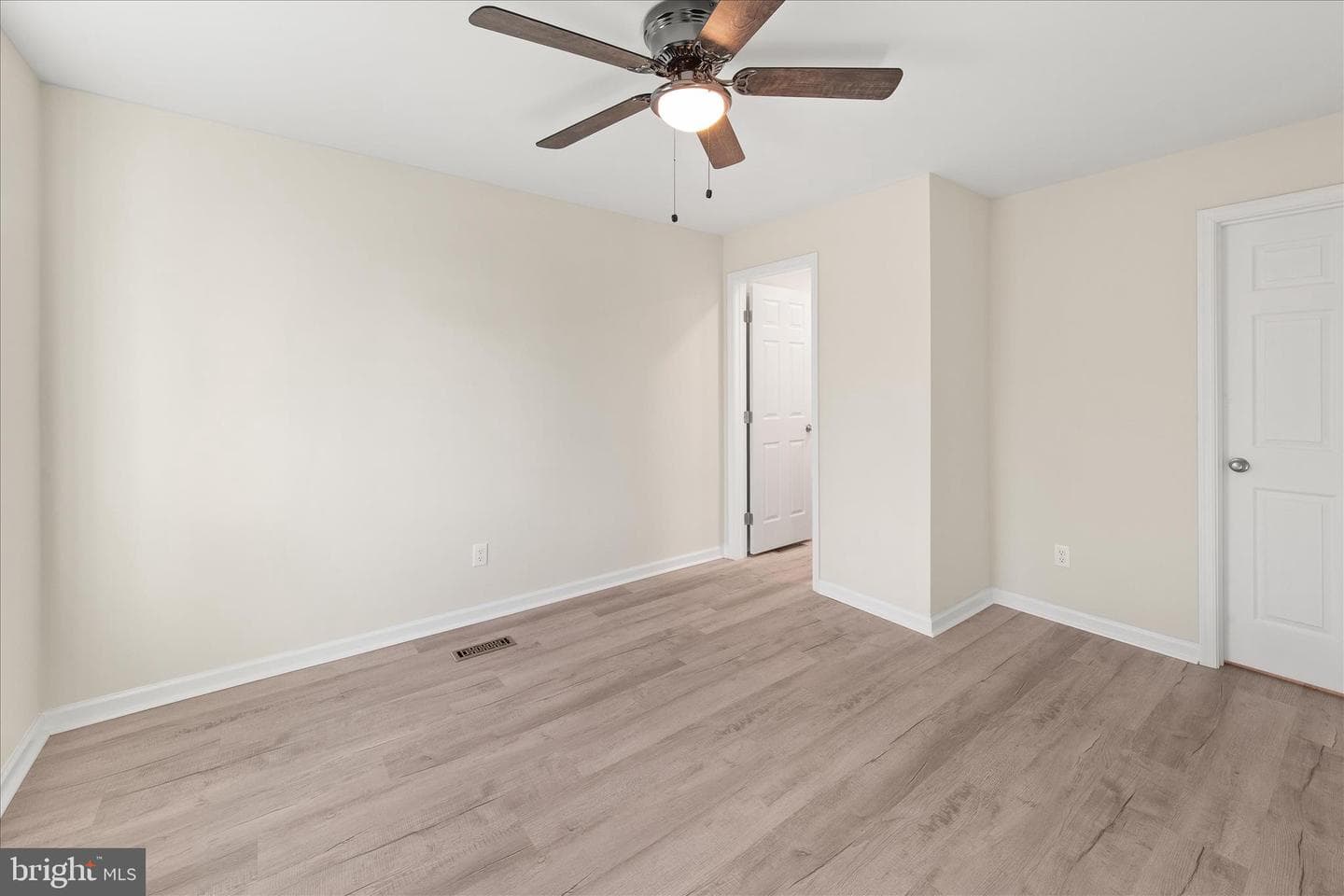 800 East Road photo 17