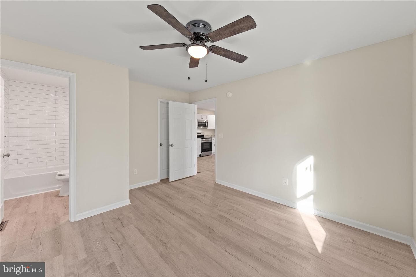 800 East Road photo 19
