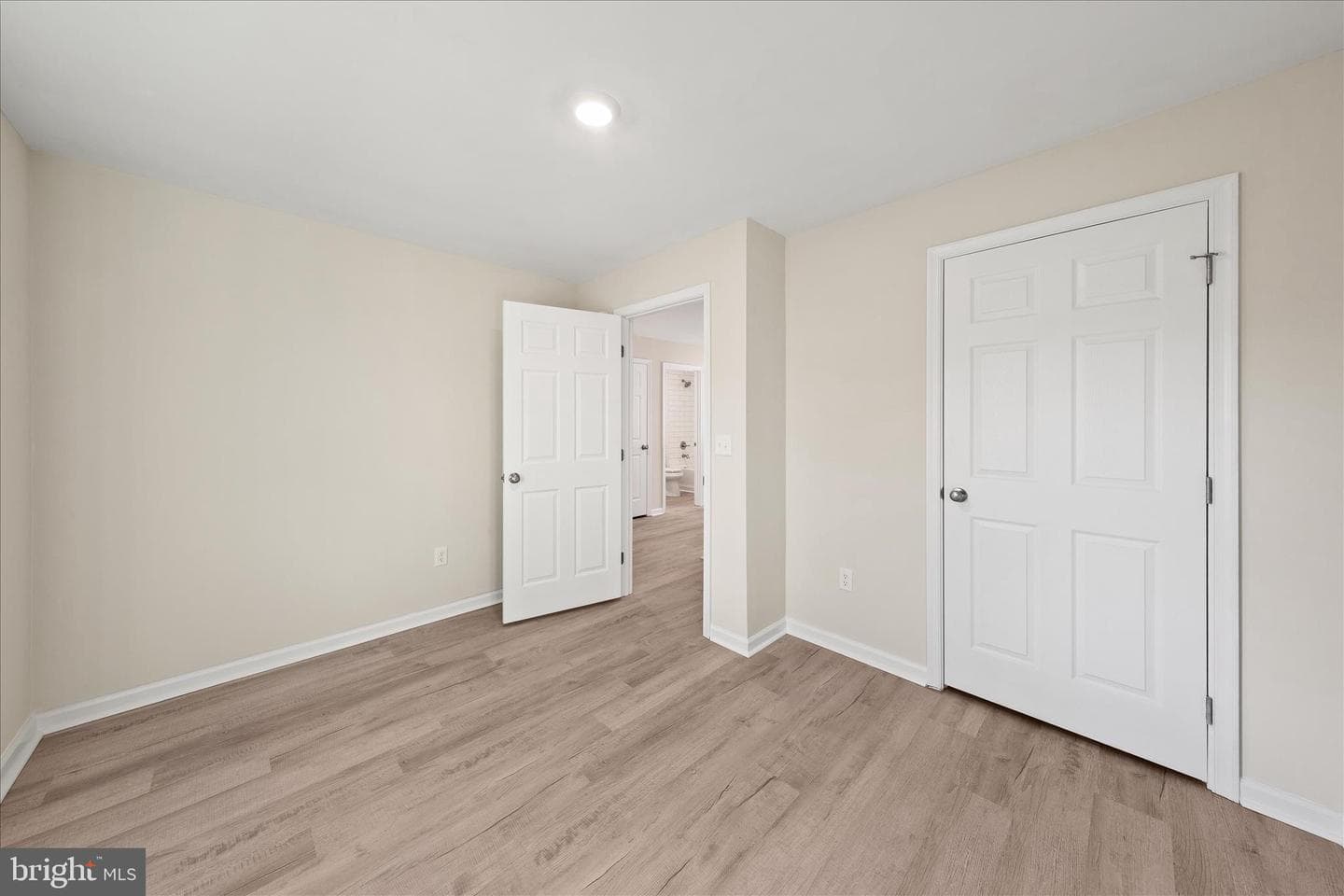 800 East Road photo 25