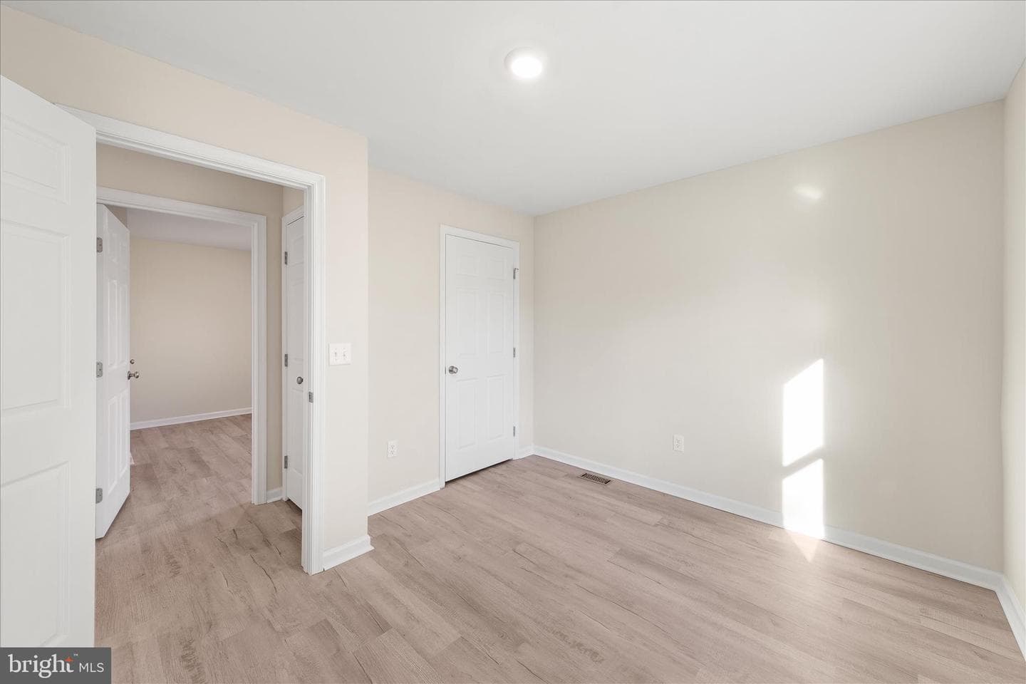 800 East Road photo 26