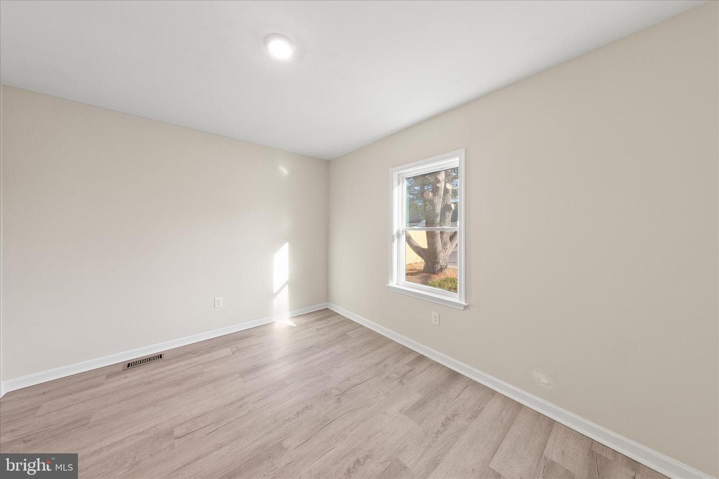 800 East Road photo 27