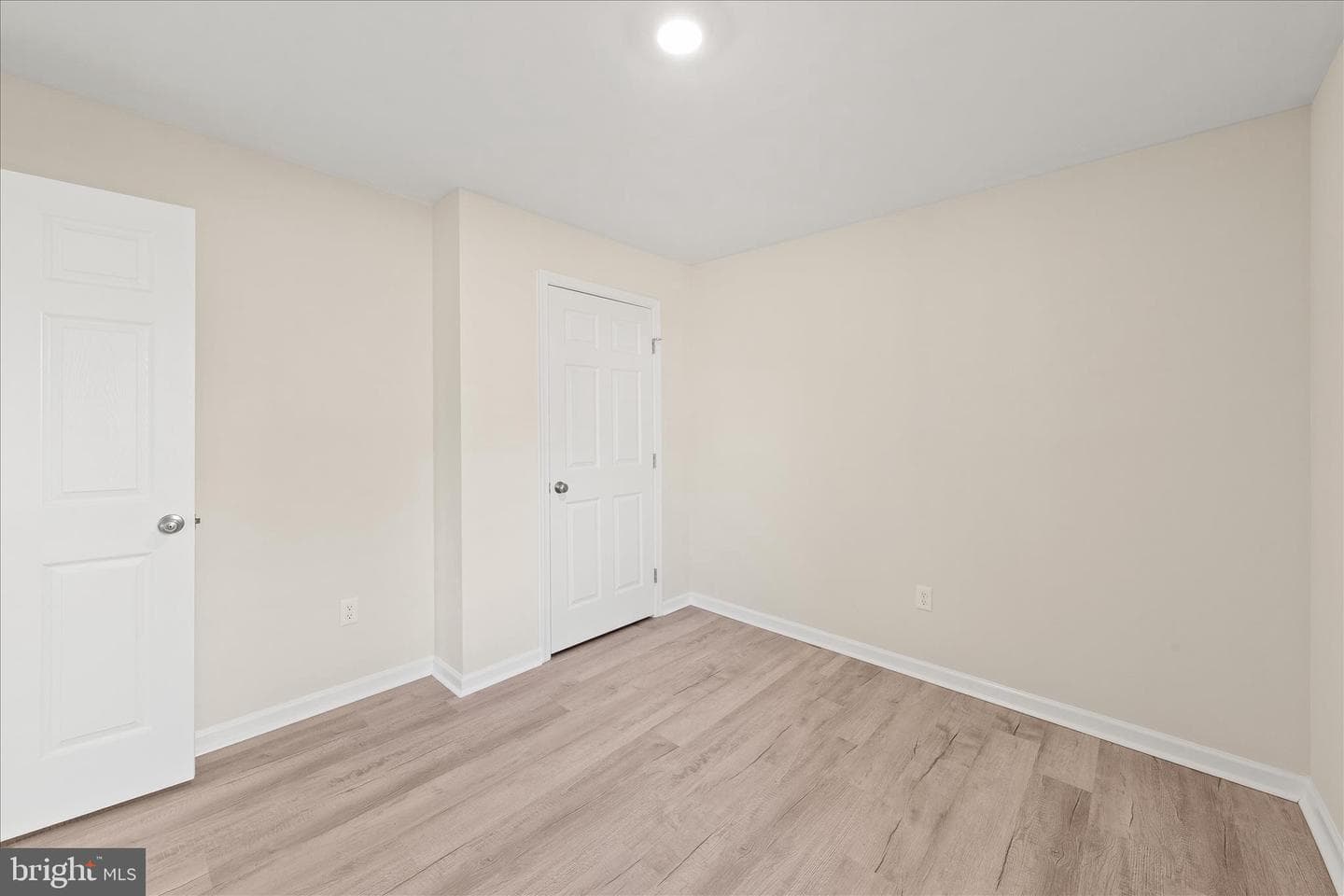 800 East Road photo 29