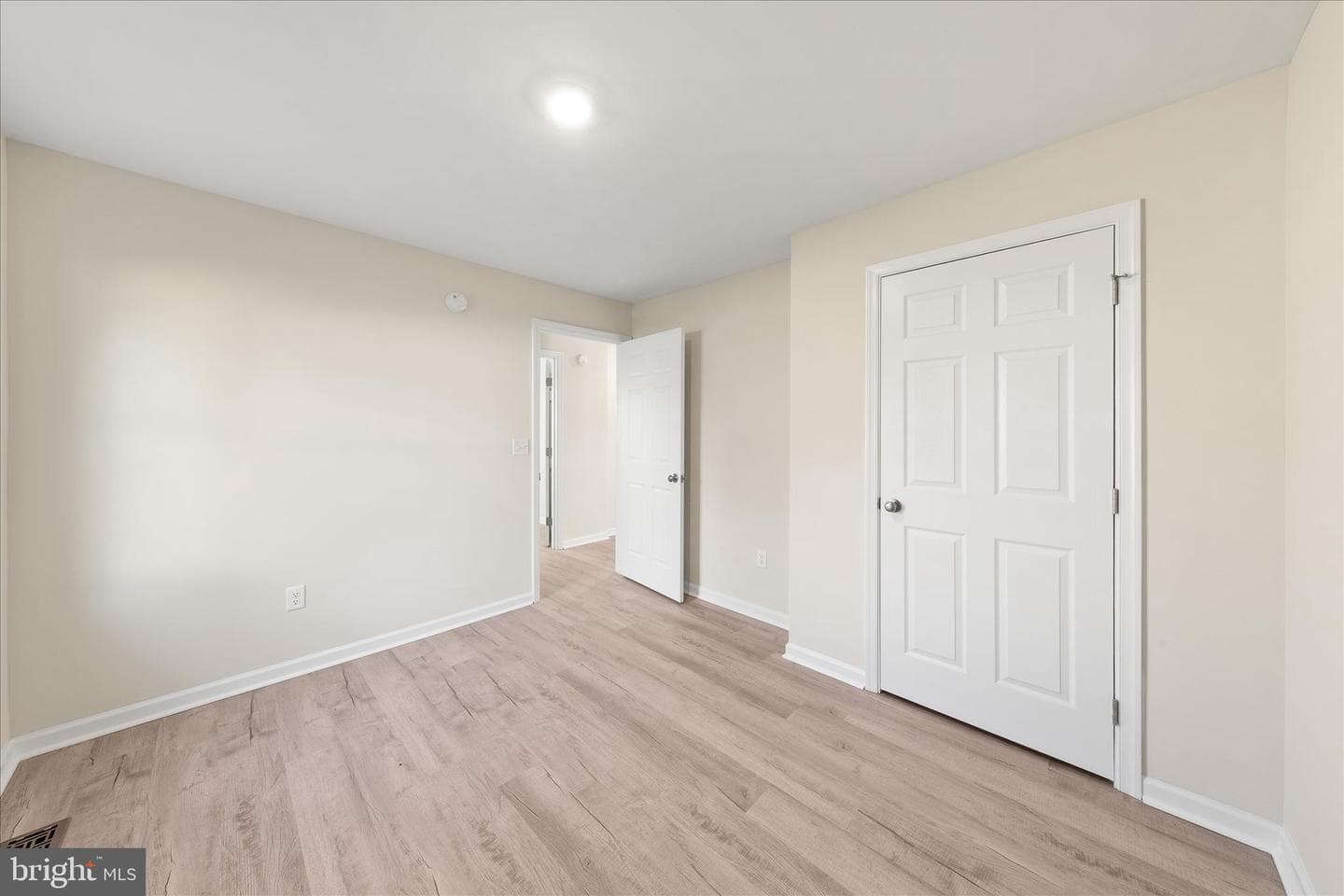 800 East Road photo 30