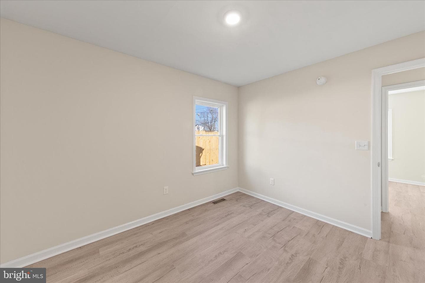800 East Road photo 31
