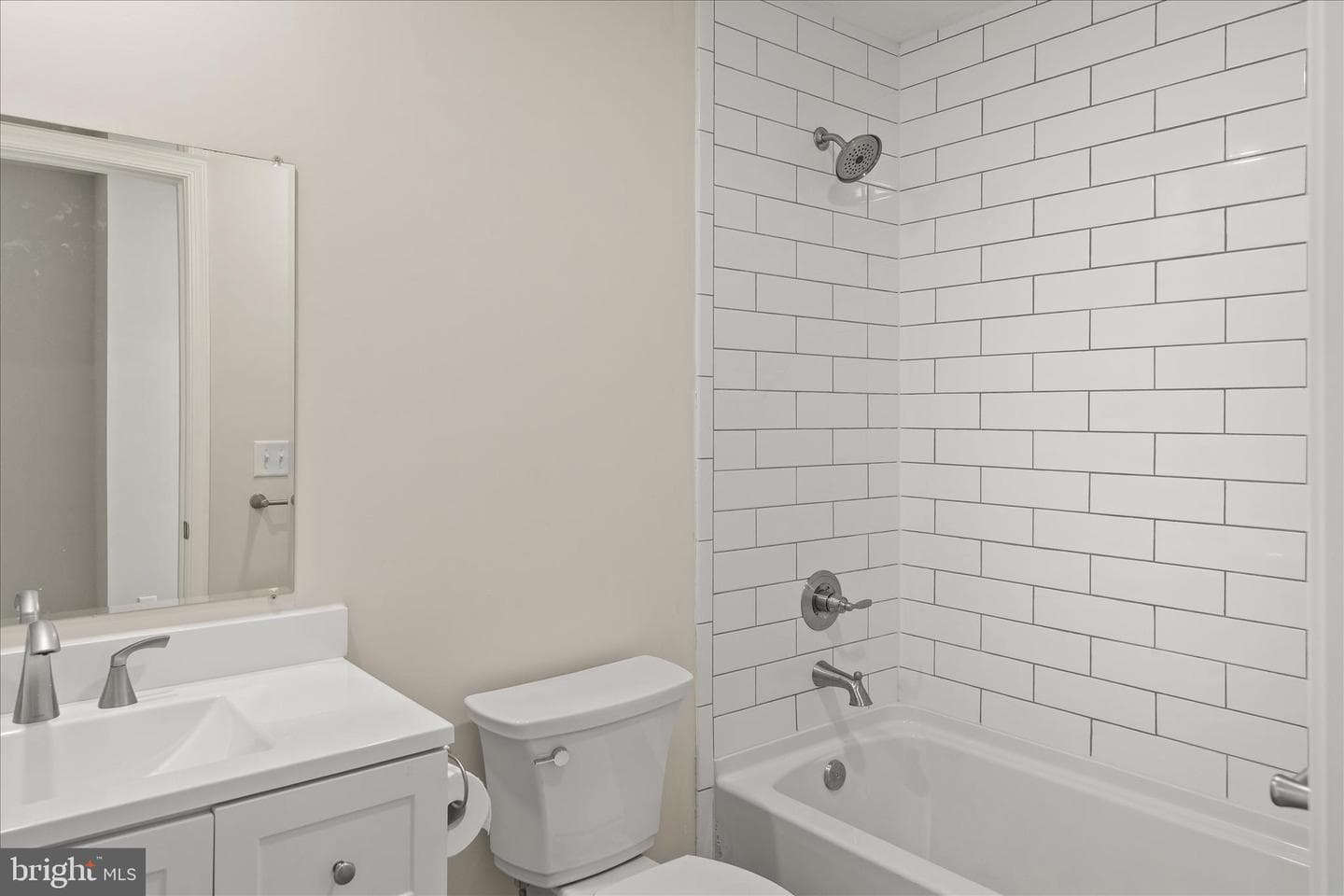 800 East Road photo 33