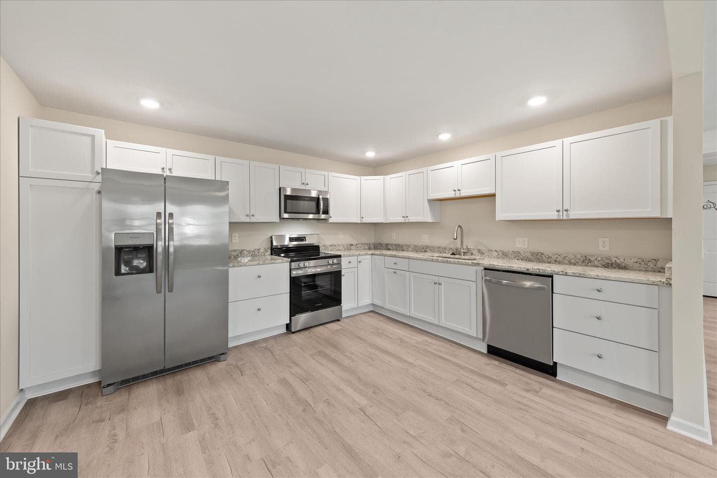 800 East Road photo 9